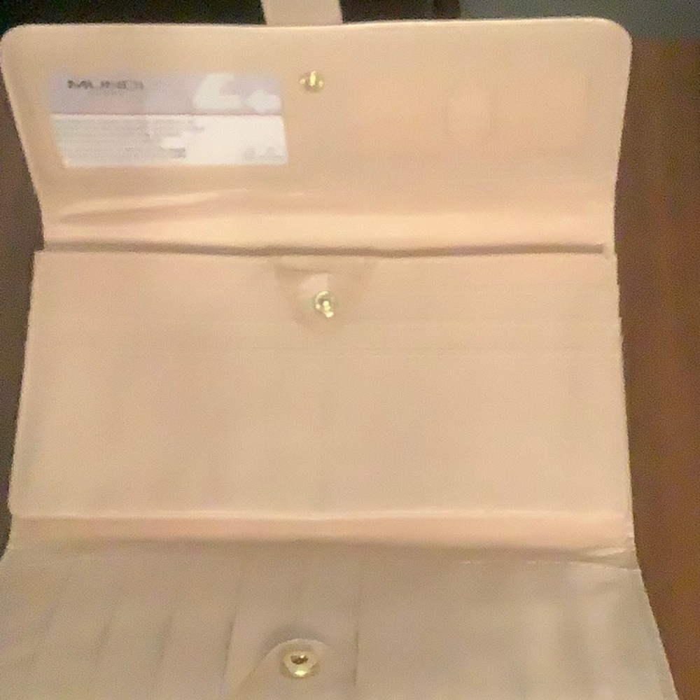 Elegant gold wallet with gold accent, RFID - Picture 3 of 3